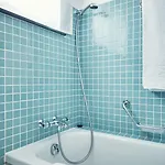 מלון דירות Serviced By Solaria 3*