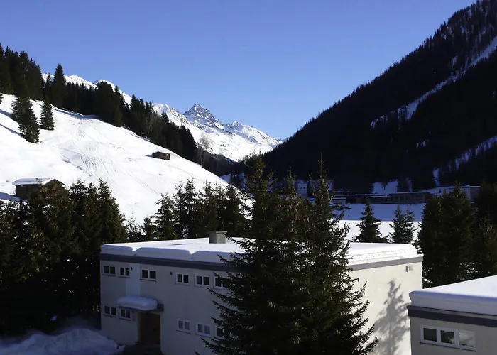 Serviced By Solaria 3*