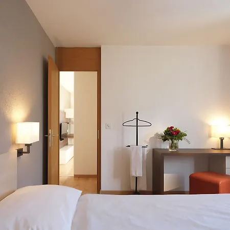 Serviced By Solaria 아파트호텔